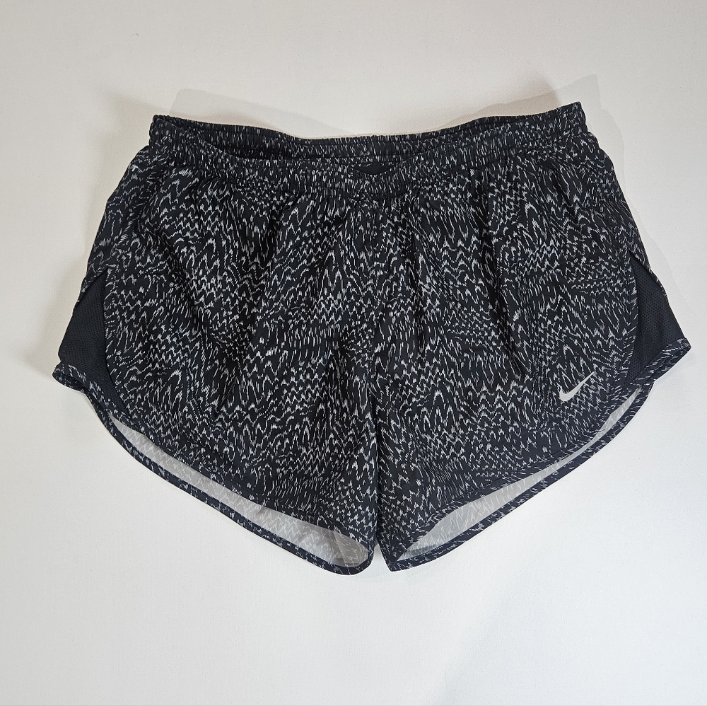 Nike Womens Running Shorts Size‎ Medium Black White Abstract Athletic Activewear
